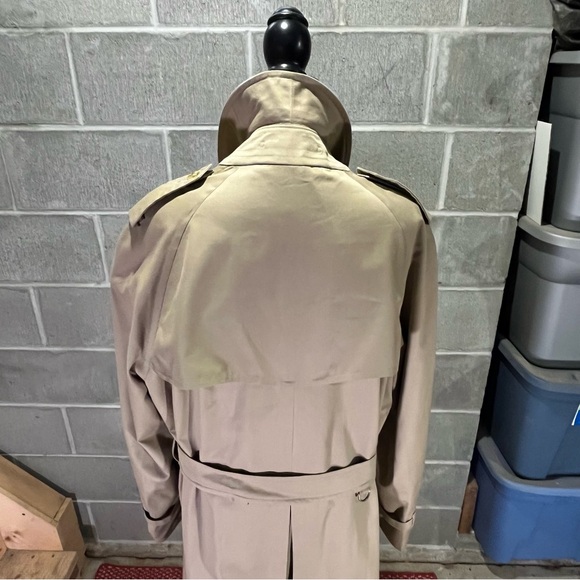 Burberry trench coat. - Picture 8 of 14